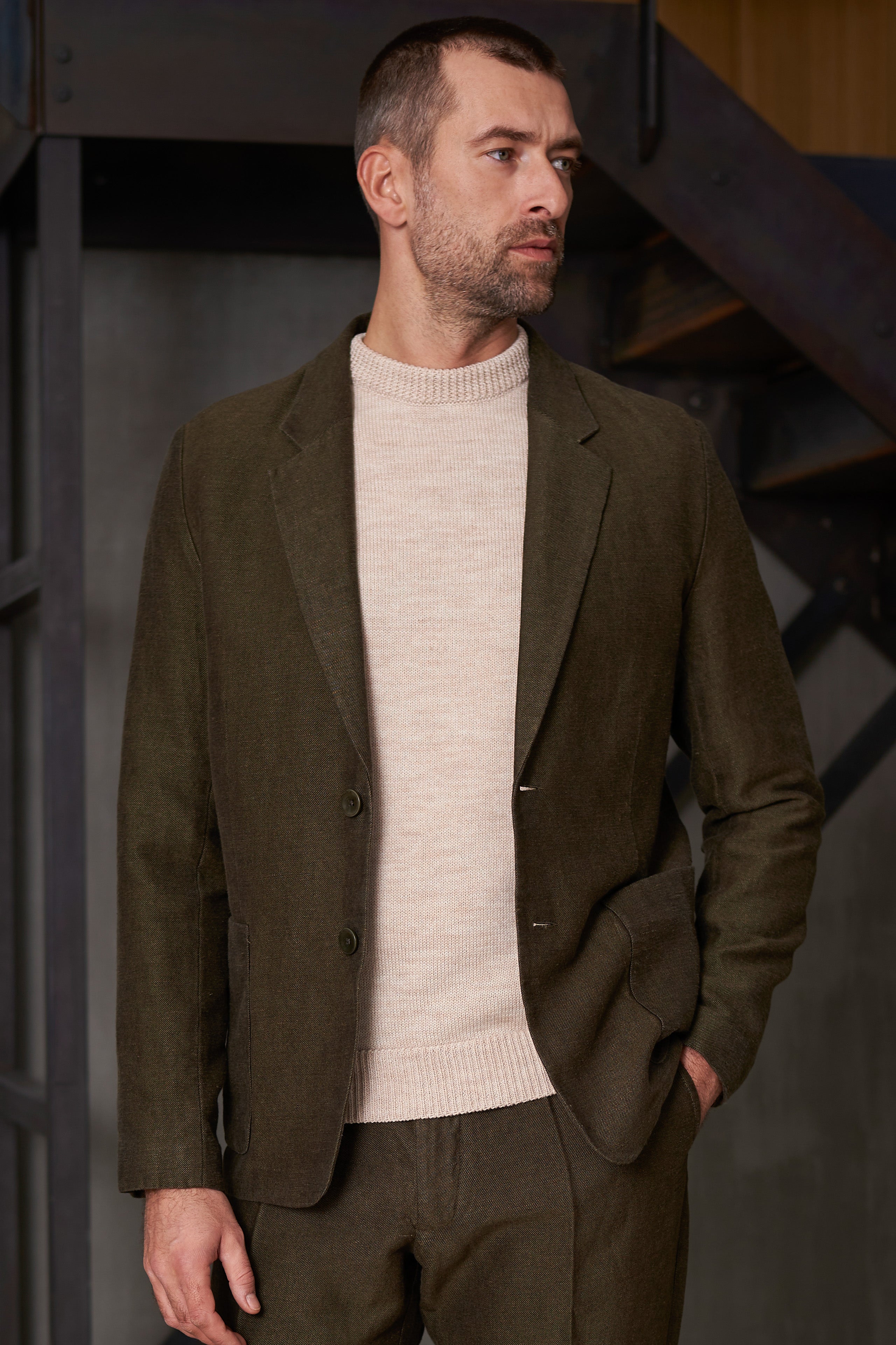 Winter linen blazer Enver in olive About Companions