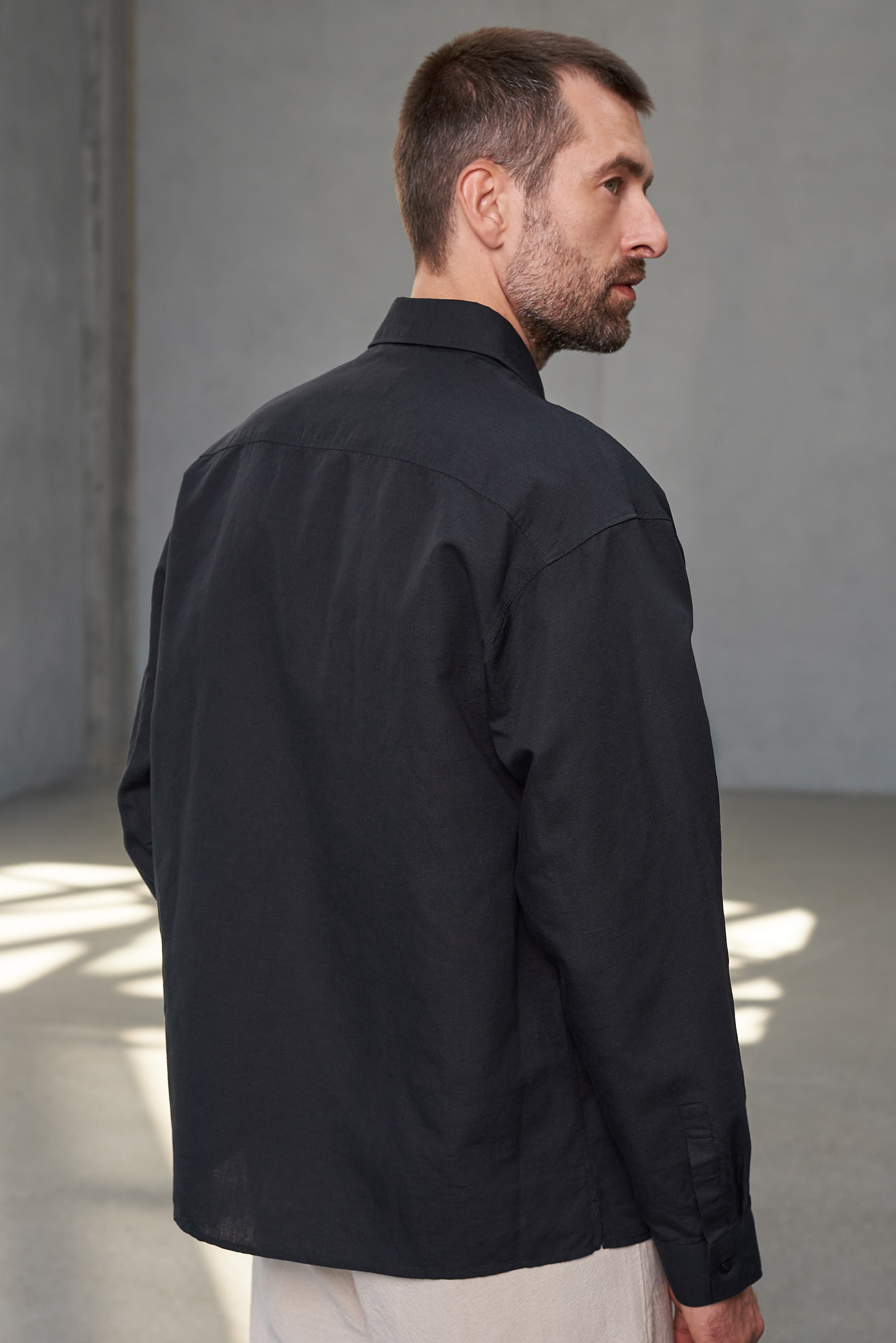 About Companions Mens Shirt DARIO in Black - Light Linen Blend - Breezy linen-cotton Blend for a light, effortless feel - XL About Companions Mens Shirt DARIO in Black - Light Linen Blend - Breezy linen-cotton Blend for a light, effortless feel - XL