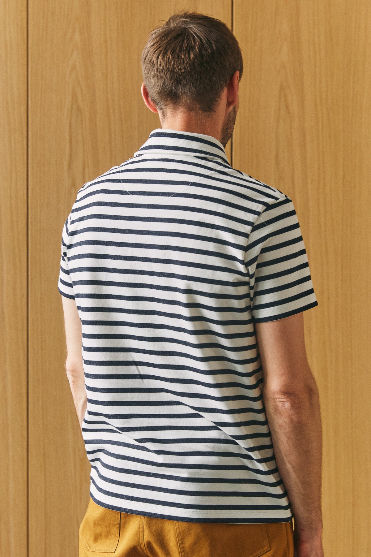 Poloshirt aus Bio-Baumwolle Todd in striped navy – About Companions